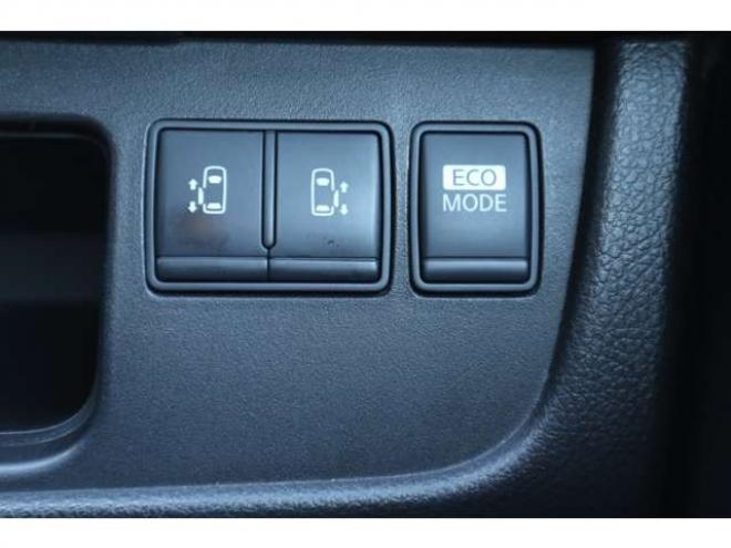 セレナ2.0 ハイウェイスター Vセレクション 4WD　8.9万キロ・両側パワースライドドア・エンジンスターター・ナビ・TV・バックカメラ・インテリキー 2000