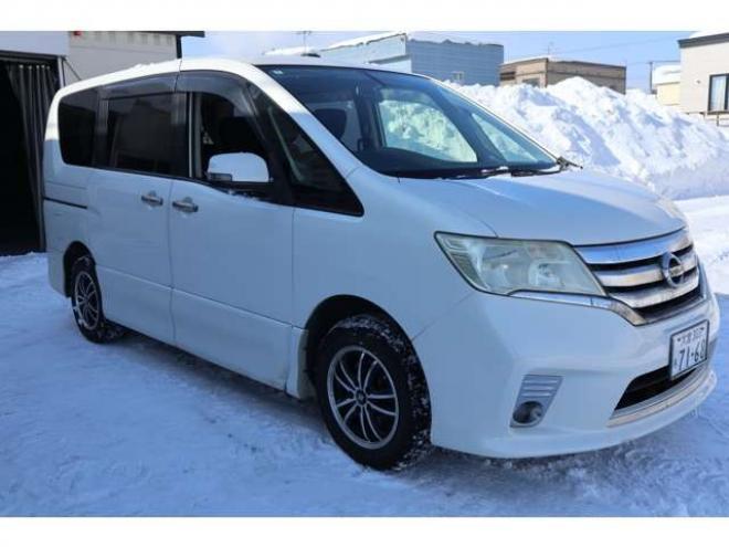 セレナ2.0 ハイウェイスター Vセレクション 4WD　8.9万キロ・両側パワースライドドア・エンジンスターター・ナビ・TV・バックカメラ・インテリキー 2000