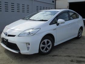 プリウス　1.8 L　ナビ・バックカメラ・スマートキー 2WD 1800