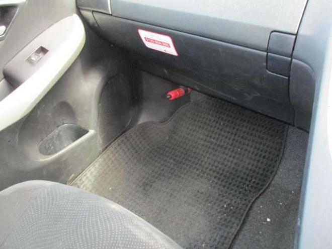 プリウス1.8 L　ナビ・バックカメラ・スマートキー 2WD 1800