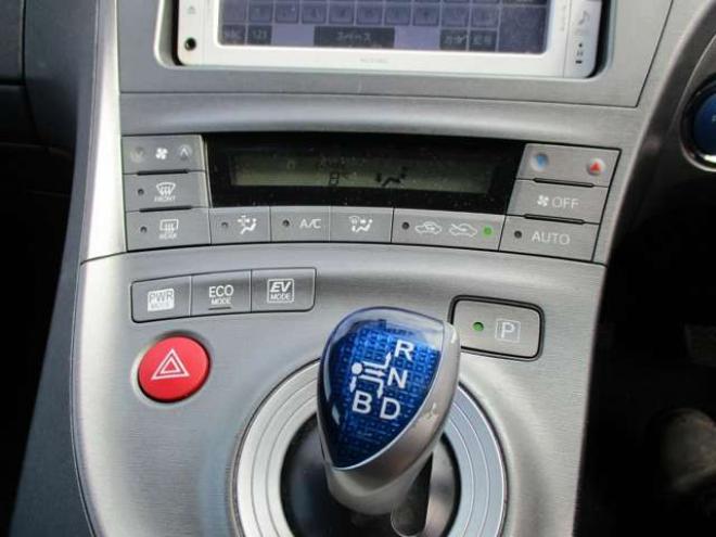 プリウス1.8 L　ナビ・バックカメラ・スマートキー 2WD 1800