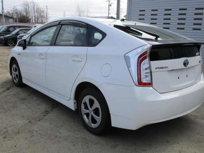 プリウス1.8 L　ナビ・バックカメラ・スマートキー 2WD 1800