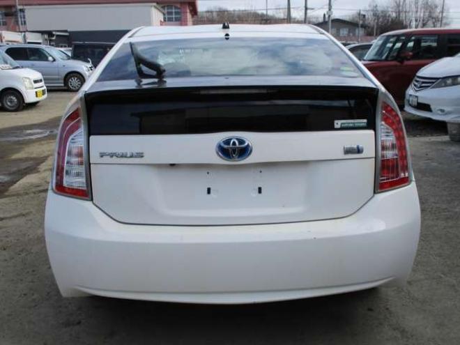 プリウス1.8 L　ナビ・バックカメラ・スマートキー 2WD 1800