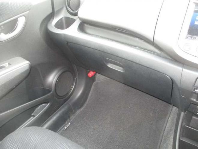 フィット1.3 G 10thアニバーサリー 4WD　6.2万キロ・後期型・ナビ・TV・スマートキー 1300