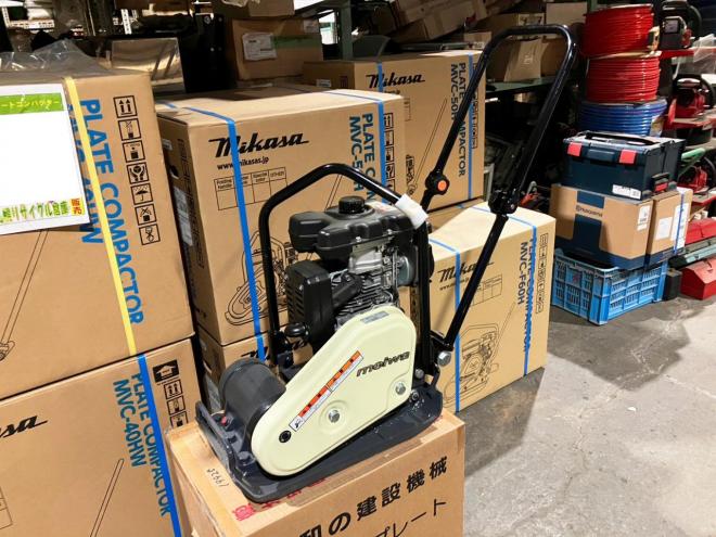 その他明和　新品　KP50　プレートコンパクター