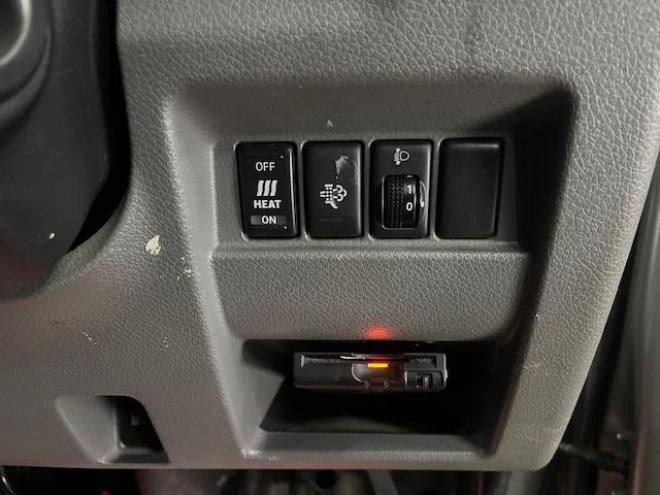 キャラバンＮＶ３５０　ディーゼルターボ　スタッドレスタイヤ付　カロッツェリアナビ　地デジ　バックカメラ 4WD 2500 4Dr