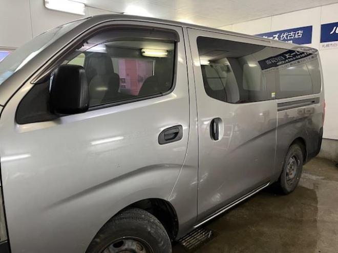 キャラバンＮＶ３５０　ディーゼルターボ　スタッドレスタイヤ付　カロッツェリアナビ　地デジ　バックカメラ 4WD 2500 4Dr