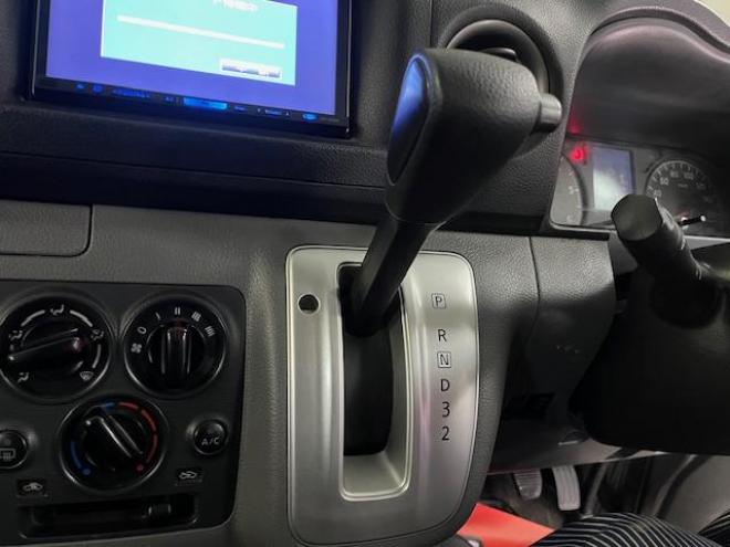 キャラバンＮＶ３５０　ディーゼルターボ　スタッドレスタイヤ付　カロッツェリアナビ　地デジ　バックカメラ 4WD 2500 4Dr