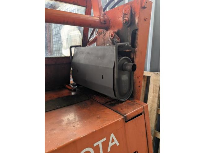 スキッドステアローダトヨタ　ジョブサン　SGK6　ガソリン　2.000H