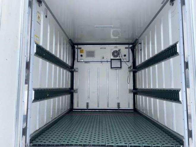 デュトロ冷凍バン　TKG-XZU695M 東プレ　 4WD 4000