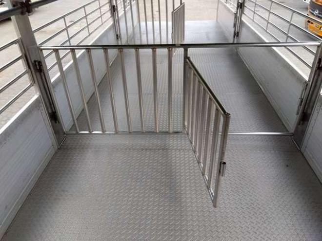 ギガ家畜運搬車　KL-CVR80P3　 2WD 15200