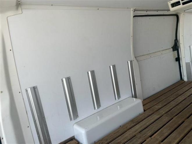 キャラバン3.0 DX ロングボディ ディーゼルターボ 4WD　冷蔵冷凍4WD 3000