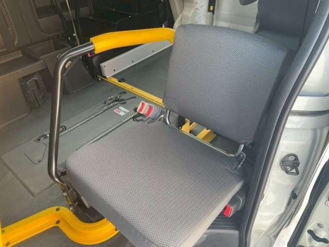 ハイエースバン2.8 ウェルキャブ Bタイプ ロング ディーゼルターボ 4WD　4WD　トヨタセーフティセンス付　オートステップ　リヤヒーター　リヤクーラー 福祉車両 2800