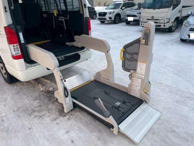 ハイエースバン2.8 ウェルキャブ Bタイプ ロング ディーゼルターボ 4WD　4WD　トヨタセーフティセンス付　オートステップ　リヤヒーター　リヤクーラー 福祉車両 2800