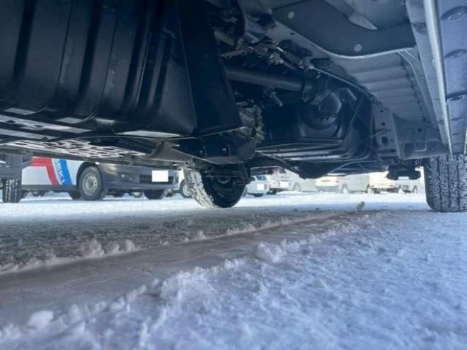 ハイエースバン2.8 DX ロング ディーゼルターボ 4WD　4WD　寒冷地仕様　9人　4ドア　トヨタセーフティセンス付　リヤヒーター付　夏・冬タイヤ有り 2800