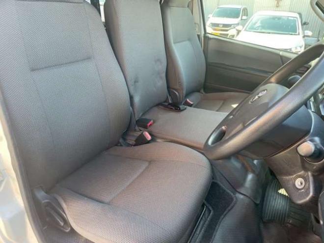 ハイエースバン2.8 DX ロング ディーゼルターボ 4WD　4WD　寒冷地仕様　社外ナビ　バックカメラ 2800