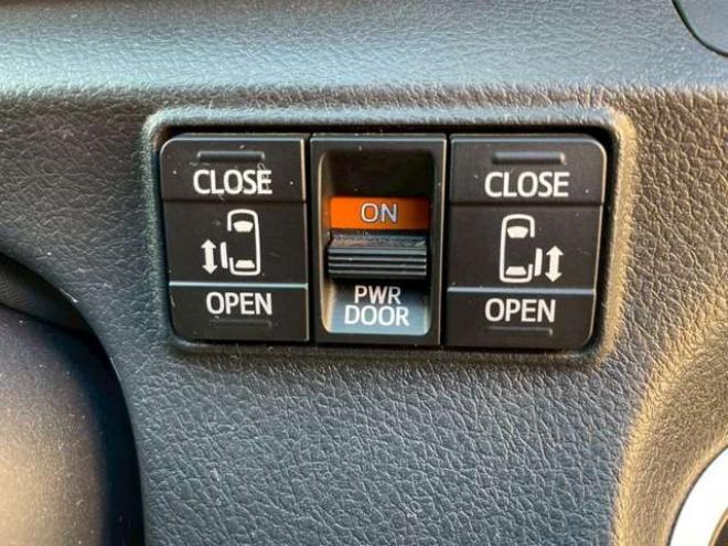 シエンタ1.5 G 4WD　4WD　純正ナビ　夏冬タイヤ 1500