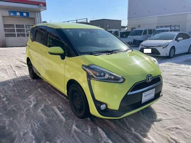 シエンタ1.5 G 4WD　4WD　純正ナビ　夏冬タイヤ 1500