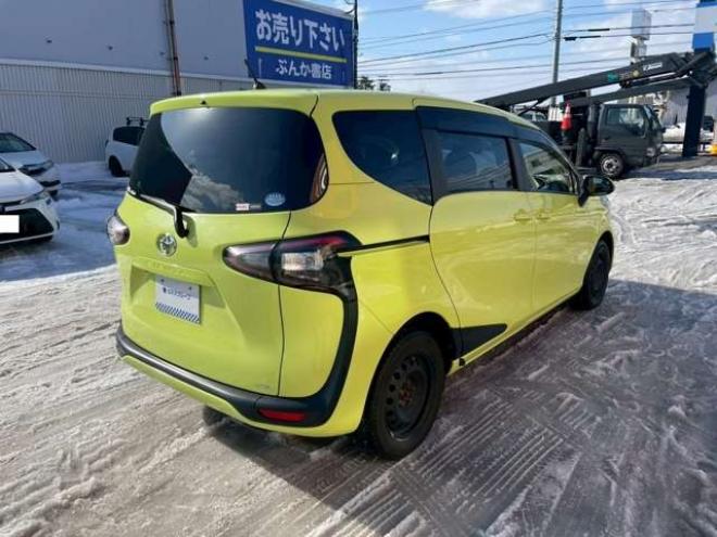 シエンタ1.5 G 4WD　4WD　純正ナビ　夏冬タイヤ 1500