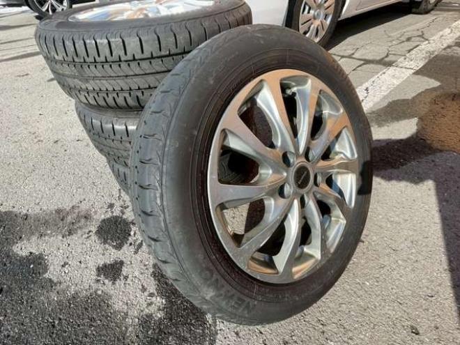 シエンタ1.5 G 4WD　4WD　純正ナビ　夏冬タイヤ 1500