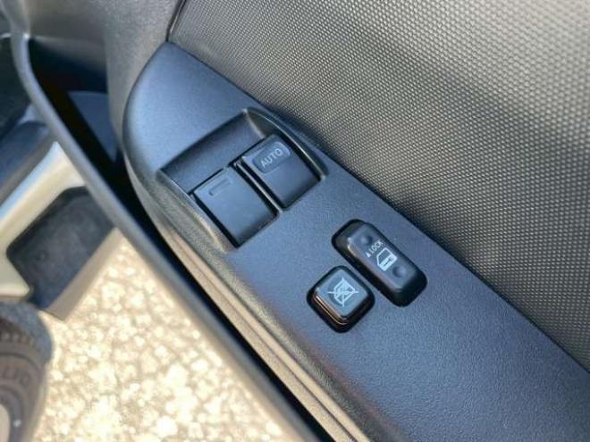 ハイエースバン2.8 DX ロング ディーゼルターボ 4WD　4WD　9人乗り　社外ナビ 2800