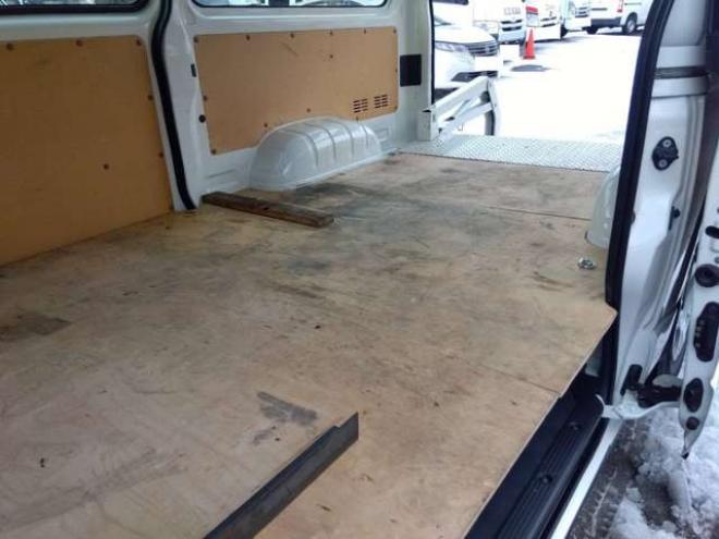 ハイエースバン2.8 リフト付バン ロング ディーゼルターボ 4WD　4WD　5ドア　パワーゲート付 2800