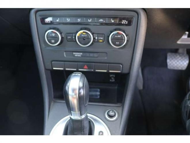 ビートルデザイン レザー パッケージ　検二年　バックモニター　TV 正規輸入車 2WD 1200