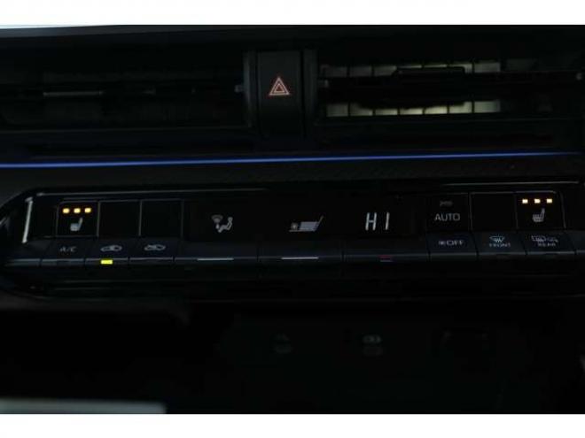 プリウス2.0 G E-Four 4WD　検R9/7　クルコン　バックカメラ　ブラインドスポットモニター　シートヒーター　Pソナーセンサー 2000