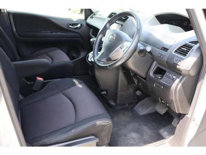 セレナ2.0 ハイウェイスター Vエアロセレクション 4WD　検2年　自社　ローンカノウ　バックカメラ 2000