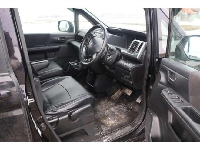 ステップワゴン2.0 スパーダ Z 4WD　検二年　バックカメラ　自社　ローンカノウ 2000