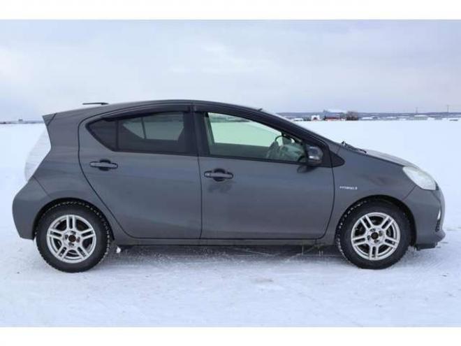 アクア1.5 S　検2年　スタッドレスタイヤ　自社　ローンカノウ 2WD 1500