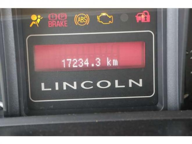 リンカーンナビゲーター 5.4 4WD　検1年　左ハンドル　革シート　スタッドレス 5400