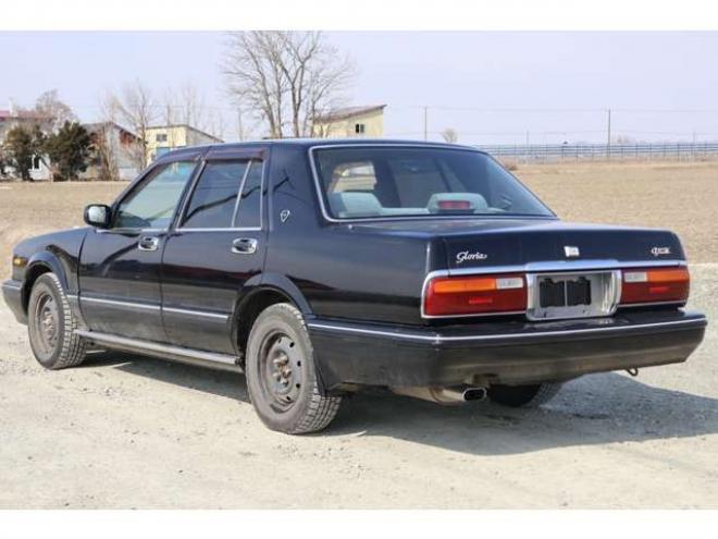 グロリアセダン　2.0 V20Eクラシック　検二年 2WD 2000