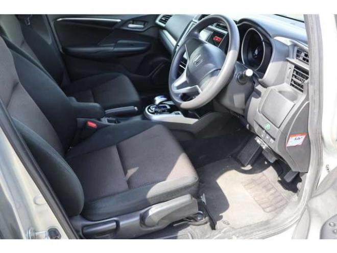 フィット1.5 ハイブリッド Fパッケージ 4WD　検2年　自社　ローンカノウ 1500