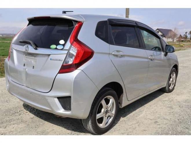 フィット1.5 ハイブリッド Fパッケージ 4WD　検2年　自社　ローンカノウ 1500