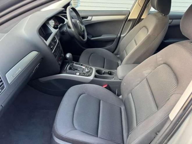 アウディA4 2.0 TFSI クワトロ 4WD　ワンオーナー車　ナビ　TV 正規輸入車 2000