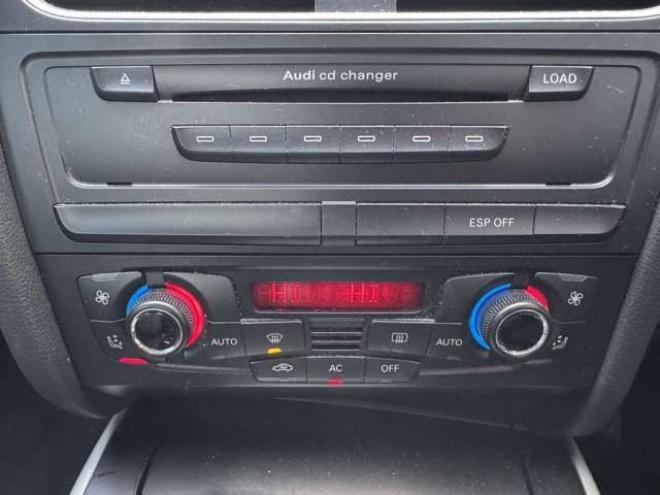 アウディA4 2.0 TFSI クワトロ 4WD　ワンオーナー車　ナビ　TV 正規輸入車 2000