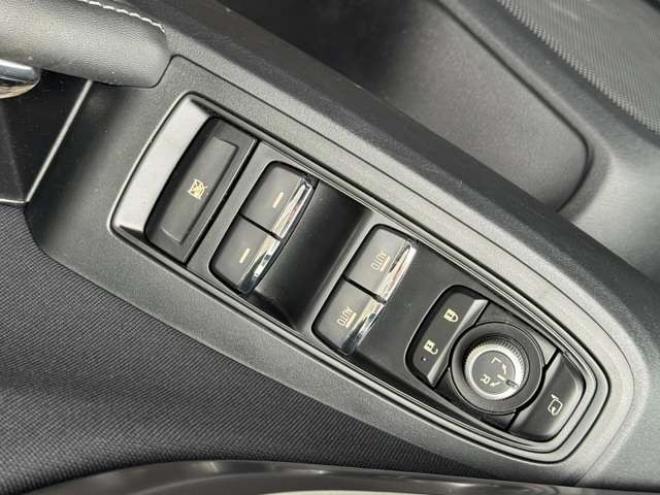 インプレッサスポーツ 2.0 i-L アイサイト 4WD　ナビ　TV　Bカメラ　Bluetooth　LEDヘッドライト　STiフロントリップ 2000