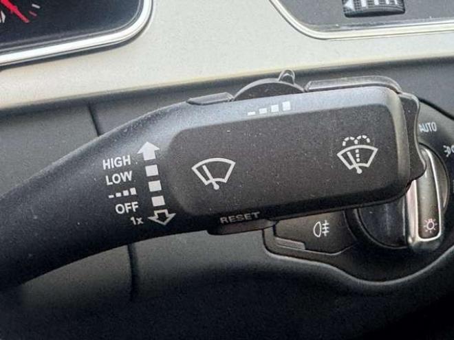 アウディA5スポーツバック 2.0 TFSI クワトロ 4WD　夏冬タイヤ　黒革シート　ナビ　TV　Bカメラ 正規輸入車 2000