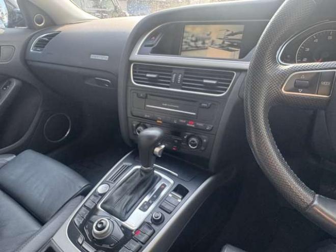 アウディA5スポーツバック 2.0 TFSI クワトロ 4WD　夏冬タイヤ　黒革シート　ナビ　TV　Bカメラ 正規輸入車 2000