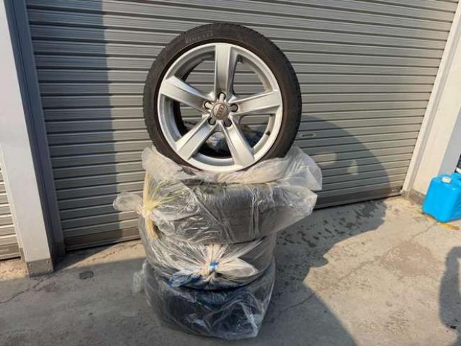 アウディA5スポーツバック 2.0 TFSI クワトロ 4WD　夏冬タイヤ　黒革シート　ナビ　TV　Bカメラ 正規輸入車 2000