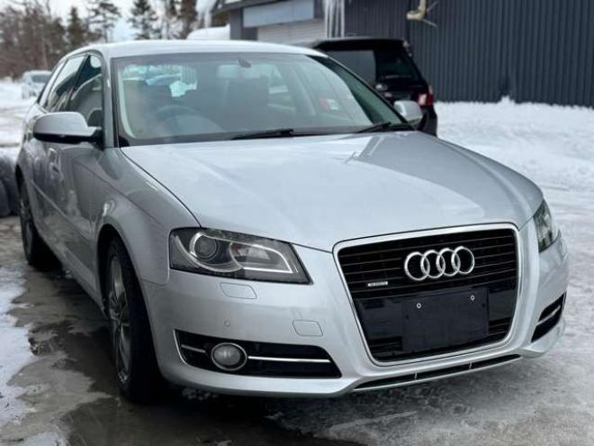 アウディA3スポーツバック 2.0 TFSI クワトロ 4WD　ナビ　TV　Bカメラ　Bluetooth 正規輸入車 2000