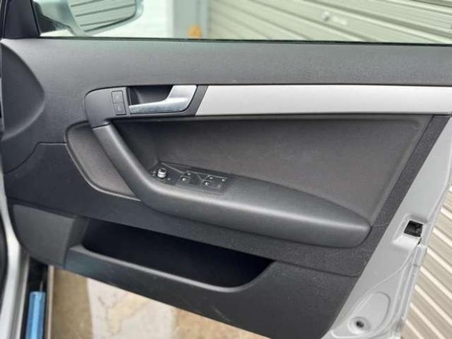 アウディA3スポーツバック 2.0 TFSI クワトロ 4WD　ナビ　TV　Bカメラ　Bluetooth 正規輸入車 2000