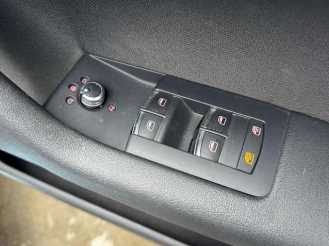 アウディA3スポーツバック 2.0 TFSI クワトロ 4WD　ナビ　TV　Bカメラ　Bluetooth 正規輸入車 2000