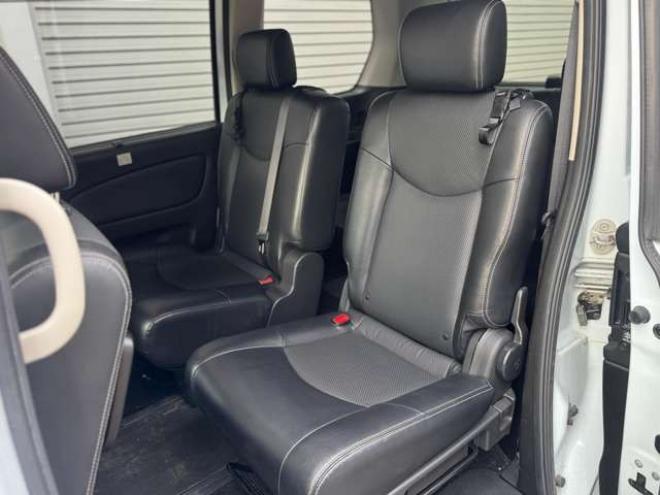 セレナ2.0 ハイウェイスター Vセレクション+Safety 4WD　ナビ　TV　Bカメラ　Bluetooth　フリップダウン　両側Pスライド 2000