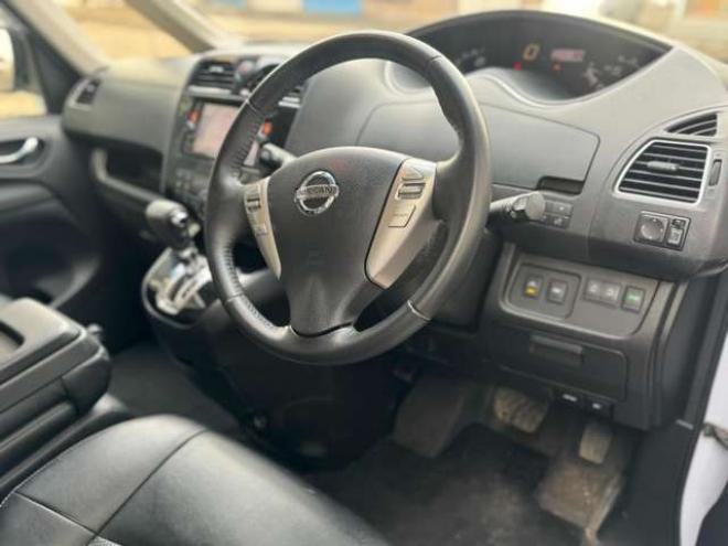 セレナ2.0 ハイウェイスター Vセレクション+Safety 4WD　ナビ　TV　Bカメラ　Bluetooth　フリップダウン　両側Pスライド 2000