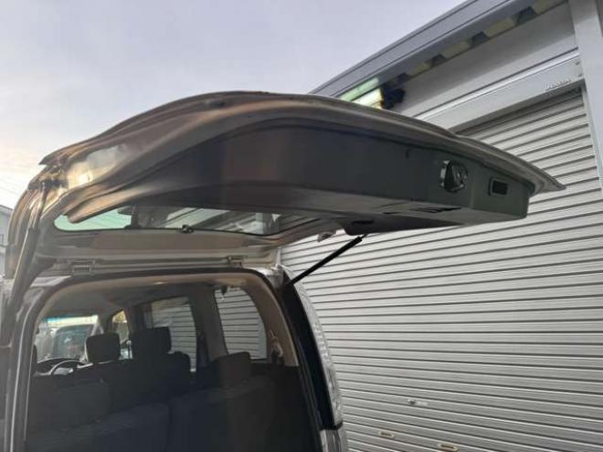 セレナ2.0 20S 4WD　後期型 2000