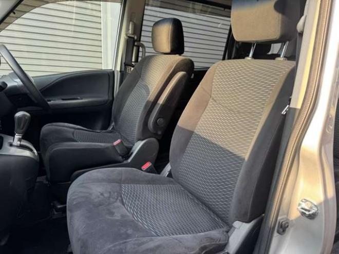 セレナ2.0 20S 4WD　後期型 2000