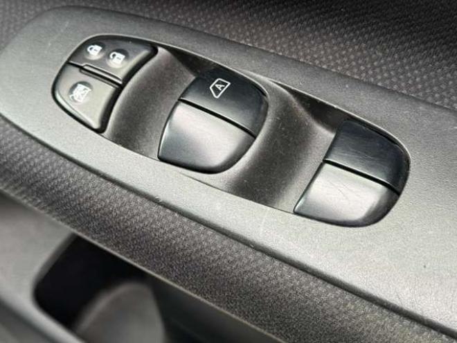 セレナ2.0 20S 4WD　後期型 2000