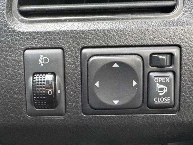 セレナ2.0 20S 4WD　後期型 2000